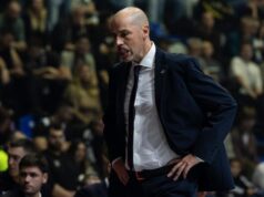 PENJAROJA UHVAĆEN KAKO SKENIRA NAREDNOG POTENCIJALNOG RIVALA PARTIZANA! Trener crno-belih gledao dominantnu Megu, pogledajte ovaj FOTO-UBOD! Svetislav Pešić