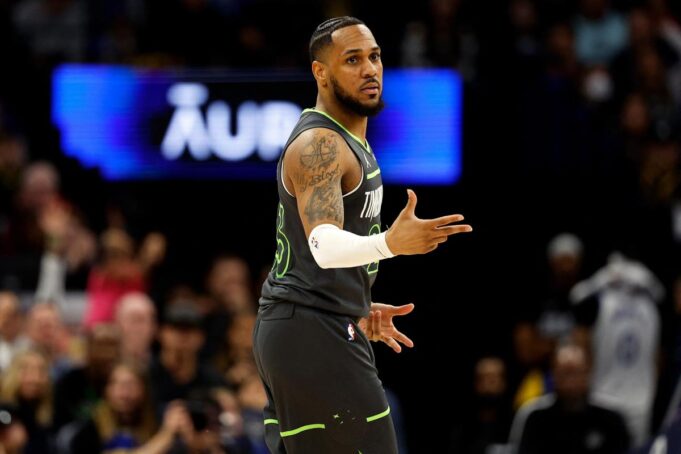 Sta-se-to-kuva-Partizan-juri-NBA-zvezdu.jpeg Vasa Micić, Hapoel