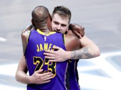 ČAK JE I DONČIĆ U NEVERICI ZBOG PODUHVATA LEBRONA KOJI NIKO PRE NJEGA NIJE NAPRAVIO: To je ludilo, deliti teren sa njim je posebno… Luka Dončić i Lebron Džejms