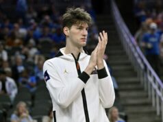 U VRTIĆU JE BIO VISOK 157 CM, SA 12 GODINA 213 CM! Košarkaško čudo prirode debitovalo u NCAA: Ima gotovo 2.4 metra, nosi patike 57.5 i zakucava stojeći! profimedia0835617105.jpg