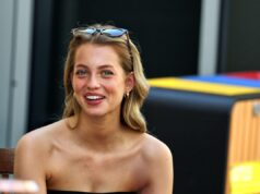 Zanosna plavuša ostavila šampiona Formule 1 xe4V65al