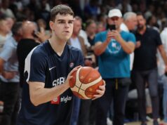 AU, KAKVA VEST! TOPIĆU DIJAGNOSTIFIKOVALI RAK, VRATIO SE JAČI NEGO IKAD, A VEČERAS BI MOGAO DA DEBITUJE U NBA LIGI! Cela Srbija je ovo jedva čekala… Nikola Topić