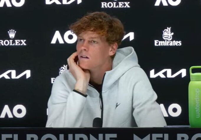 Konferencija Sinera posle trijumfa nad Runeom