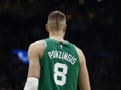 HOROR SCENA U NBA – KRVAVE GLAVE LEŽAO NA PARKETU! Vratio se na teren sa pet šavova i razbio rivala! o8WyELLJ