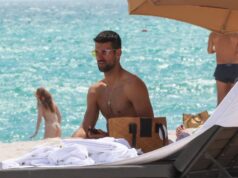 EKSPLICITNE FOTKE NOVAKA I JELENE SA PLAŽE! Zajahala ga, sve pršti od strasti! Ostrvo se zatreslo zbog ovih fotki! KAO DA SU U SPAVAĆOJ SOBI… FOTO UBOD - NOVAK UHVAĆEN KAKO SE LJUBI SA JELENOM NA PLAŽI: Pogledajte šta je ONA imala na sebi, slika o kojoj svi pričaju!