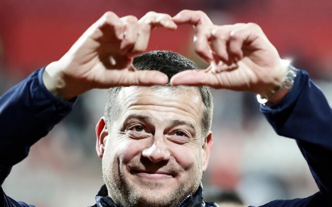 Nenad-Lalatovic-pred-mec-Novi-Pazar-Crvena-zvezda.jpg Nenad Lalatović