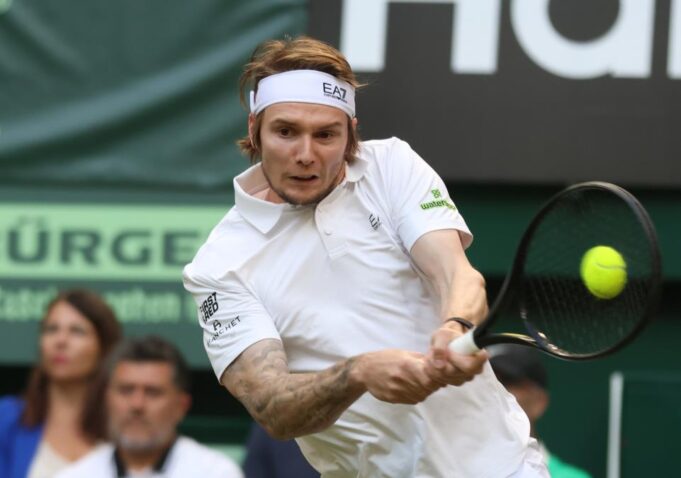 KAKO IGRA OVAJ ČOVEK, OVO JE POTPUNO LUDILO! Prvo je pao Siner, a onda i Medvedev... Bublik osvojio turnir, nalazi se u formi života!