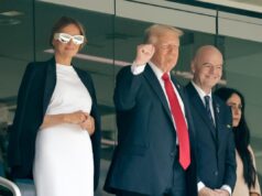 ZANOSNA MELANIJA BACILA FUDBAL U DRUGI PLAN – SVE OČI BILE SU UPRTE U NJU! Prva dama Amerike uživo pratila finale, jedan detalj prvuka posebnu pažnju. profimedia-1021731780.jpg