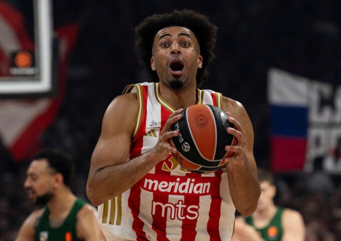 Nikola Kalinić i Donatas Motijeunas posle pobede Crvene zvezde nad Panatinaikosom