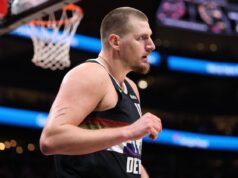 Svi su ostali u šoku kada su videli ogrebotine na desnoj ruci Nikole Jokića Nikola Jokić na meču Atlanta Hoks - Denver Nagets