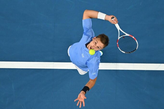 CICIPAS - MEĐEDOVIĆ: Srbin pravi brejk na startu Dohe!