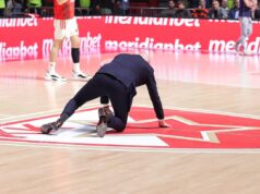 POTEZ KOJIM JE OBRADOVIĆ KUPIO DELIJE ZA SVA VREMENA – Zaplakao na terenu, pa kleknuo i poljubio grb Zvezde: Hteli su da me unište, morao sam to da uradim! zvezdamonaco-20.jpg