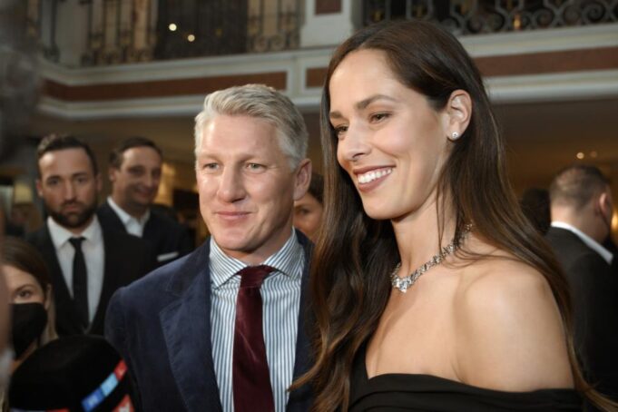 ANA IVANOVIĆ SE OGLASILA U JEKU PRIČA O KRAHU LJUBAVI SA BASTIJANOM ŠVAJNŠTAJGEROM: Poznato gde se Srpkinja nalazi, ovde je niko nije očekivao! (FOTO)