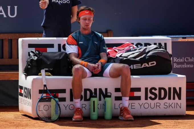 ŽIVIM U STALNOM STRAHU I STRESU, MOGU DA IZLUDIM! Rus iz teniskog vrha otkrio da ima ogromne probleme: Pazim šta jedem, koje lekove pijem...