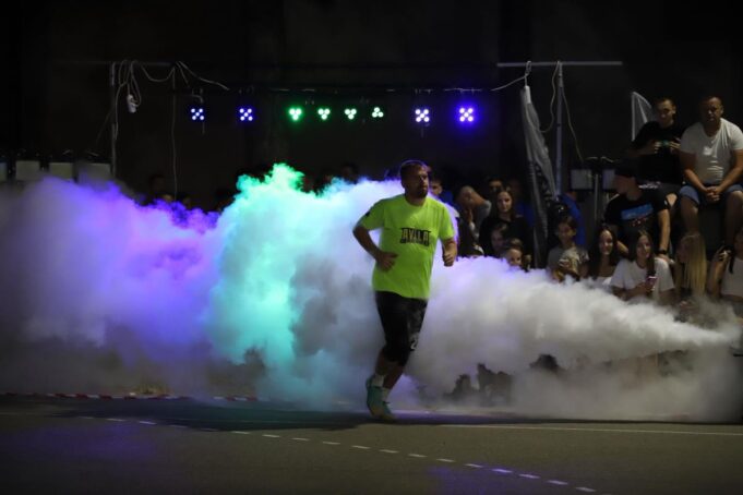 Denis Blagojević na potpisu saradnje sa Crvenom zvezdom.jpg