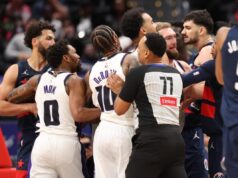 UMALO OPŠTI HAOS U NBA! SRBIN HTEO DA BIJE AMERIKANCA! Vukčevića isprovocirao protivnički košarkaš, a smirivao sin velike legende M8Pq69Xl