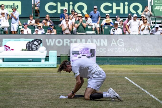 BUBLIK PLAKAO OD SREĆE KAO MALO DETE... Osvojio turnir, pa ga slomile emocije - pogledajte kako je proslavio ogroman uspeh! VIDEO