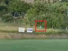 SUDIJA USRED MEČA POBEGAO U ŠUMU! Šokantna scena u Bosni: Arbitar kroz livade bežao od gnevnih fudbalera! (FOTO) RJzaD5ql