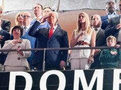 KO JE SVE OD SLAVNIH LIČNOSTI BIO NA SUPERBOULU: Donald Tramp u centru pažnje! Spektakl godine uživo pratio i Leo Mesi! VlG6M008