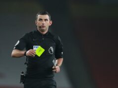 SUDIJE U PREMIJER LIGI IMAJU NOVI ZADATAK: Arbitri će od sledeće sezone morati da objašnjavaju publici odluke VAR-a! VJZLNOv8