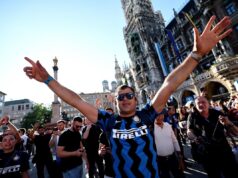 KURIR U MINHENU NA UTAKMICI KOJU ČEKA CEO SVET! Počelo je ludilo, navijači prave šou pred finale Lige šampiona Glb07AYe