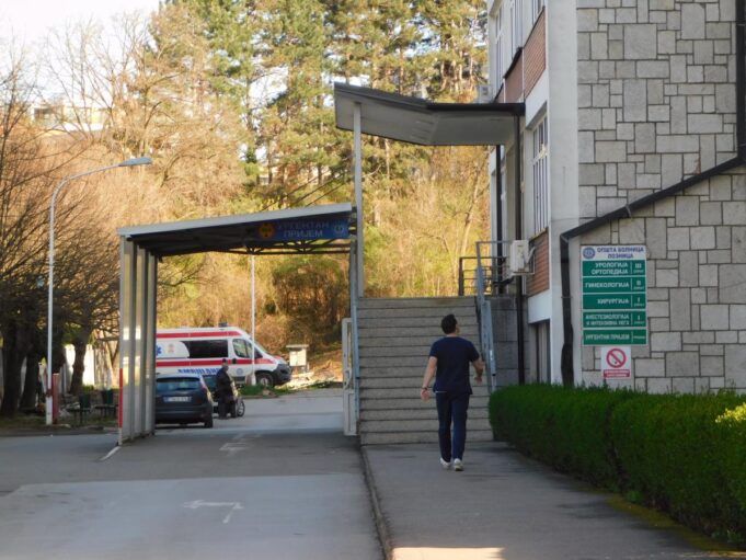 LOZNICA - Grom prekinuo prijateljsku utakmicu.jpg