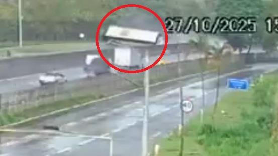 PREVRNUO-SE-AUTOBUS-SA-NAVIJACIMA-NA-AUTOPUTU-Vise-osoba-teze.jpeg Đanluiđi Bufon i Lučano Spaleti