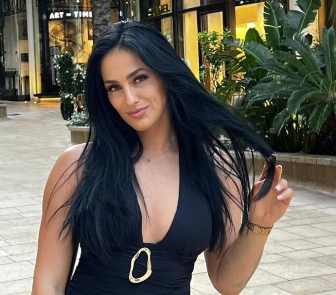 Rukometašica Sara Garović na moru