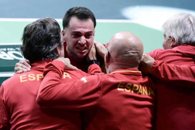 SPANIJA-U-FINALU-DEJVIS-KUPA-Dubl-resio-putnika-u-borbu.jpg ŠPANIJA U FINALU DEJVIS KUPA: Dubl rešio putnika u borbu za trofej - Nemačka ide kući
