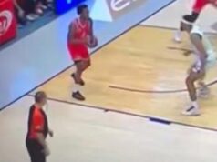 GDE GLEDAŠ, CRNI ILIJA?! I Evroliga je postala teški cirkus: Ne može se ni izbrojati koliko koraka je čovek napravio sa loptom u rukama, a Belošević ne reaguje! Arijan Lakić