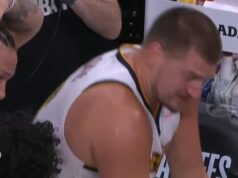 JOKIĆA OVAKVOG RETKO VIĐAMO! Srbin je POBESNEO i urlao na saigrače i trenera! Izgubio je živce, o ovom tajm-autu BRUJI Amerika! (FOTO) dJ2Dxyy8