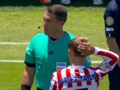 ISTORIJSKI TRENUTAK ZA FUDBAL NA SP ZA KLUBOVE! Sudija se obratio celom stadionu, 80.000 ljudi slušalo šta će da kaže! (FOTO) 38V7dEzl