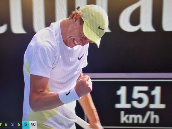 JANIK SE NE ŠALI: Surovi Siner razbio Šeltona za finale Australijan opena!