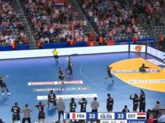 LUDNICA U ZAGREBU – KARABATIĆ SA POLA TERENA ZA POLUFINALE SVETSKOG PRVENSTVA! Postigao spektakularan gol u poslednjoj sekundi, ljudi se hvatali za glavu! 3eMYkr2e