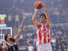 ČAK NI KOMENTATOR NIJE ZNAO ŠTA DA KAŽE! Teodosić postigao najluđu trojku ikada – lopta se vrtela po obruču, ušla – izašla, pa se vratila unutra! FOTO dlvvrXBl