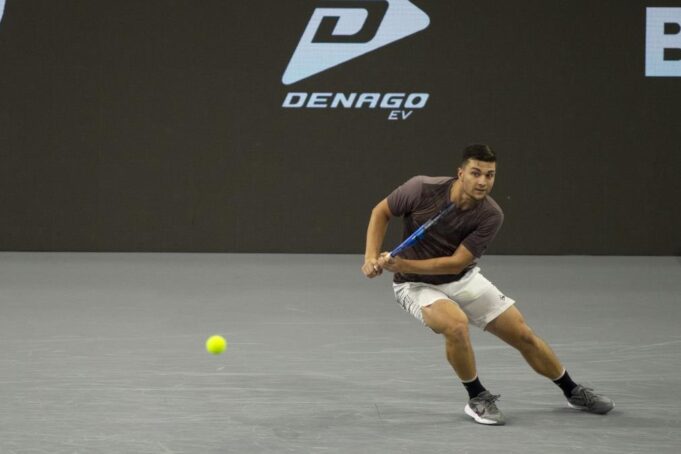 SJAJAN DAN ZA SRPSKI TENIS - I KECMANOVIĆ OBEZBEDIO FINALE: Miomir izbacio Amerikanca na turniru u Delrej Biču