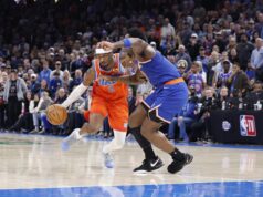 OKLAHOMA POBEDILA SAN ANTONIO U MEČU BEZ ODBRANA: Čak 278 poena, rekord karijere Vilijamsa (FOTO) xe9jdM78