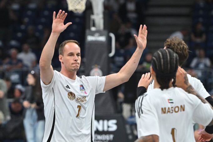 Mika Murinen blokada za Partizan na debiju
