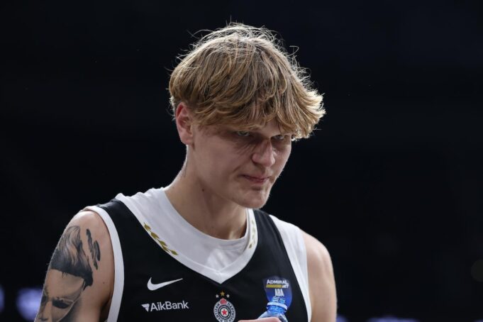 Lauri Markanen i Mika Murinen na utakmici protiv Srbije