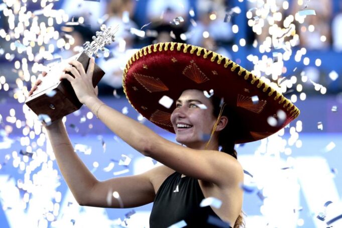 IVA JE NEVIĐENO ČUDO! Otac iz Leskovca, mama Srpkinja iz Splita, a ona piše istoriju pod zastavom Amerike: Ima samo 17 godina, a osvojila je prvu WTA titulu!