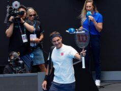 SPEKTAKL U MELBURNU! Federer se vratio na teren i pokazao klasu: Novak gledao kako uništava 13. igrača sveta! SPEKTAKL U MELBURNU! Federer se vratio na teren i pokazao klasu: Novak gledao kako uništava 13. igrača sveta!
