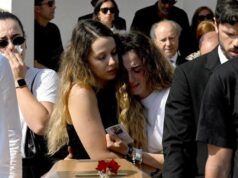 OVU PORUKU UDOVICA DIOGA ŽOTE GRČEVITO JE DRŽALA U RUKAMA TOKOM SAHRANE! Rute Kardozo u najtežem trenutku u životu iznova je čitala potresne reči i jecala… profimedia-1017930251.jpg