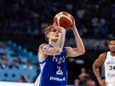 GROBARI U TRANSU – OGLASILA SE MAJKA MIKE MURINENA! Spomenula je Srbiju, da li ovo znači samo jedno? Lauri Markanen i Mika Murinen na utakmici protiv Srbije