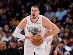 LJUDI, ŠTA RADI OVAJ ČOVEK? OVO JE PROSTO NEVEROVATNO! Jokić opet za tri četvrtine upisao tripl-dabl i demolirao Filu! Embid se nije pojavio ni posle 6 godina! dlvv0WYl