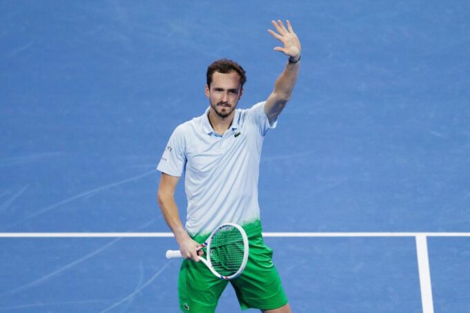 MEDVEDEV ODBIO DA SE RUKUJE SA RIVALOM POSLE PREDAJE MEČA! Ože-Alijasim otkrio zbog čega Rus nije želeo da se pozdravi s njim, evo šta je rekao sudiji!