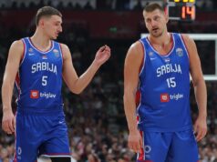 JOVIĆ OTKRIO ZAŠTO GA JE NIKOLA JOKIĆ UDARIO PRED KLJUČNI MEČ NA EUROBASKETU: Objasnio šta se desilo uoči duela sa Finskom Nikola Jović i Nikola Jokić