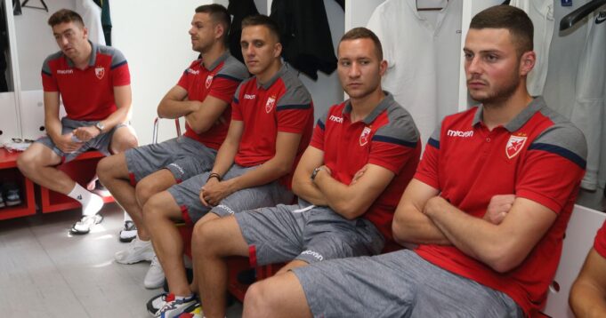 Bivsi-napadac-Zvezde-stigao-u-Zenicu-klub-ga-predstavio-a.jpg Bivši napadač Zvezde stigao u Zenicu, klub ga predstavio, a nije ni napisao njegovo ime i prezime
