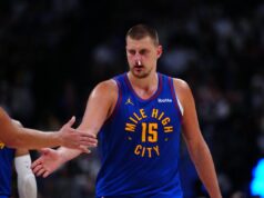 SRBIN DOBIO ŽESTOK UDARAC, SUDIJE MU DALE TEHNIČKU! Jokić još jednom imao SRAMAN tretman kod arbitara! Rivalu nije bilo dosta, pa je želeo da započne TUČU! oeEEXGbe
