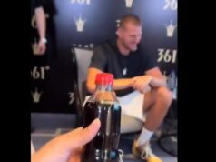 JOKIĆ NASMEJAO KINEZE DO SUZA! Ponudili mu koka kolu, njegova reakcija ih je bacila u trans – pogledajte kako je Nikola reagovao kada je video sok ispred sebe! Nikola Jokić u Kini