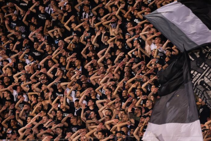 Grobari na utakmici Partizan - AEK